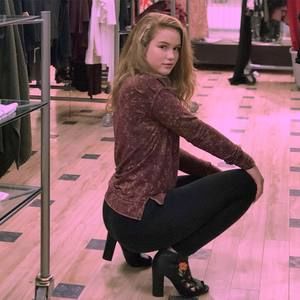 Meet your Posher, Brooke